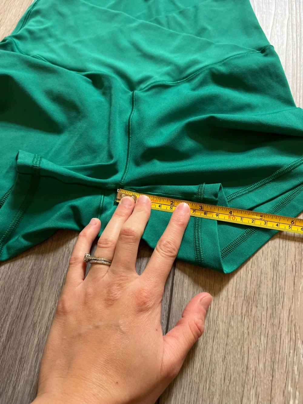 Offline By aerie Green Train Athletic Shorts Size Medium - Picture 4 of 6